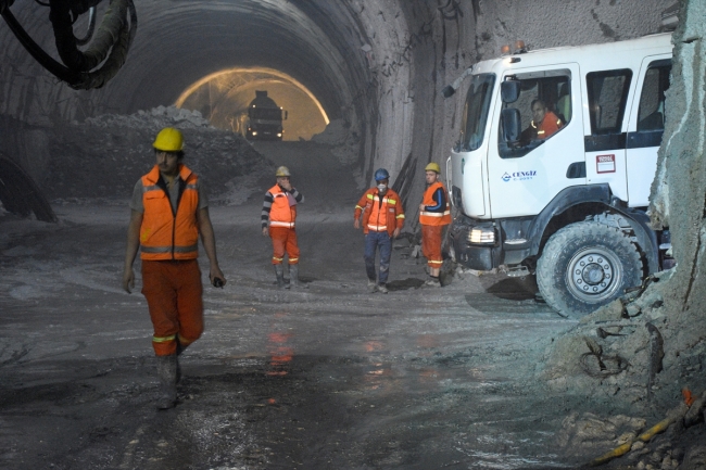 Yeni Zigana Tüneli’nin yarısı tamamlandı